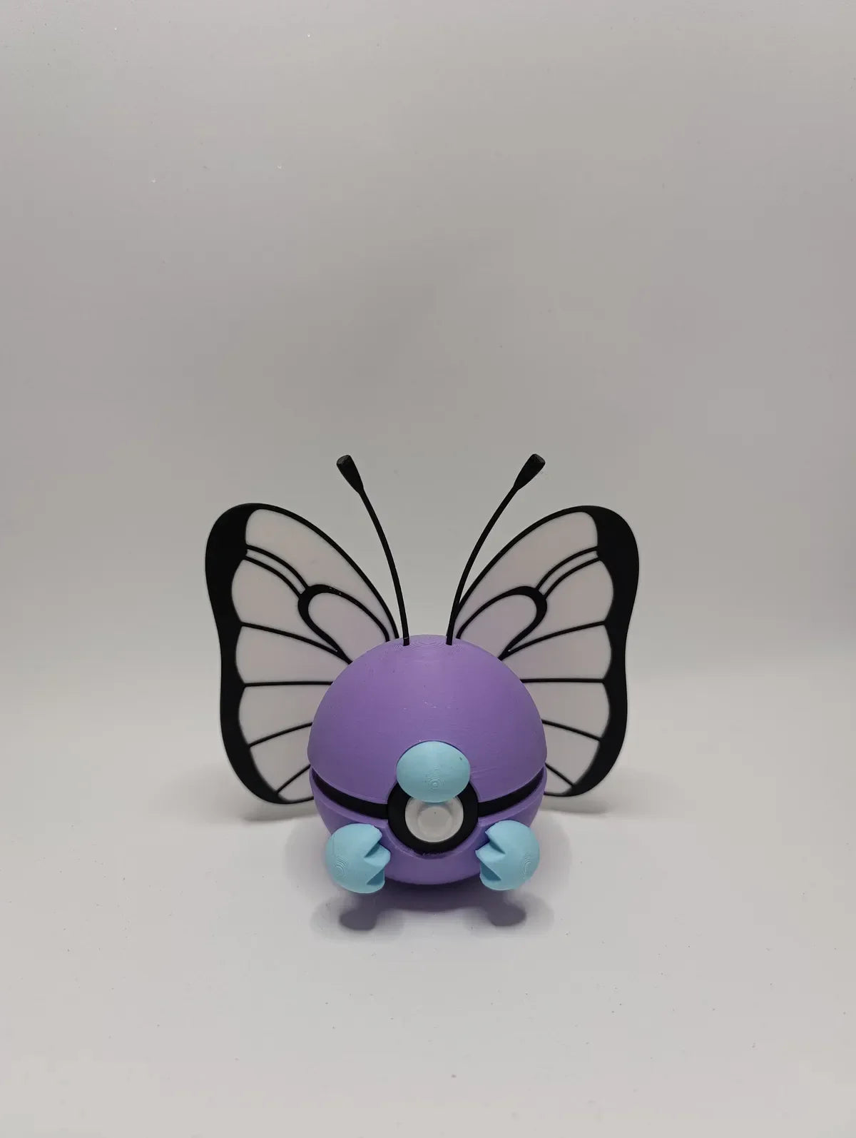 Poké Ball Butterfree Réplica Premium Coleccionable