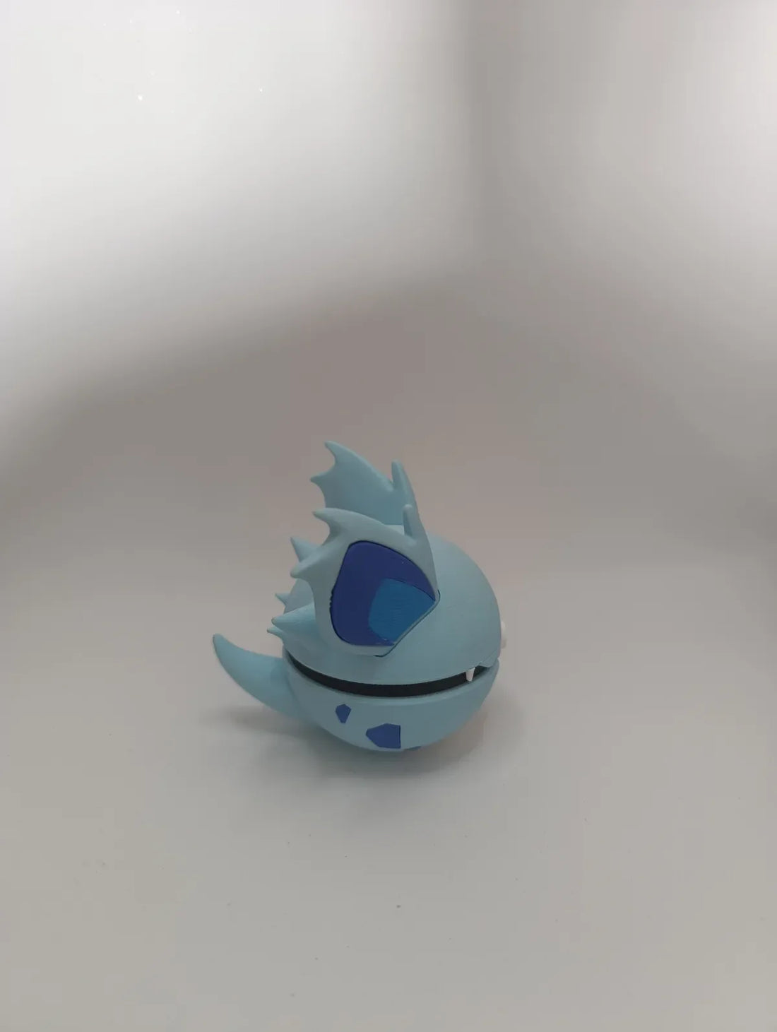 Poké Ball Nidorina Réplica Premium Coleccionable