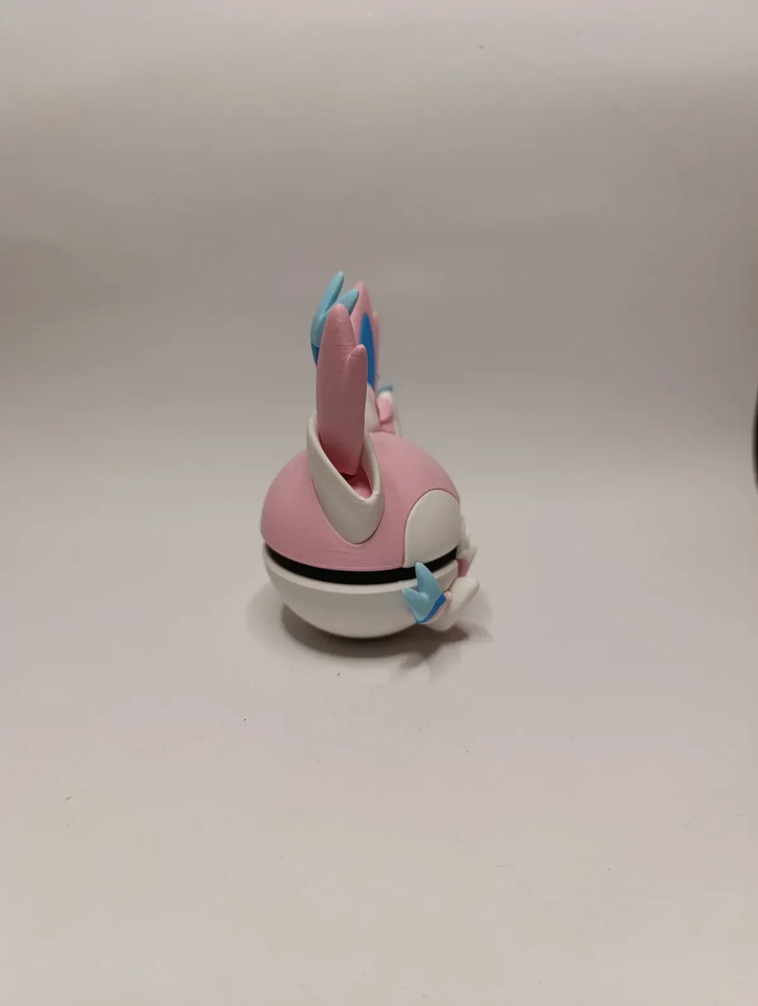 Poké Ball Sylveon Réplica Coleccionable