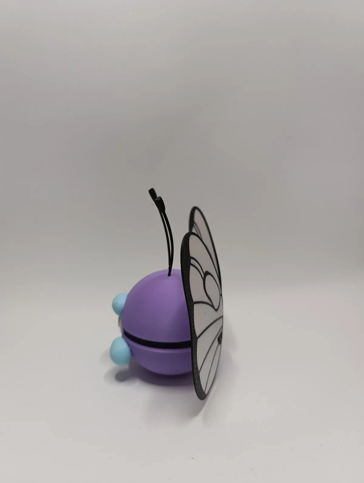 Poké Ball Butterfree Réplica Premium Coleccionable