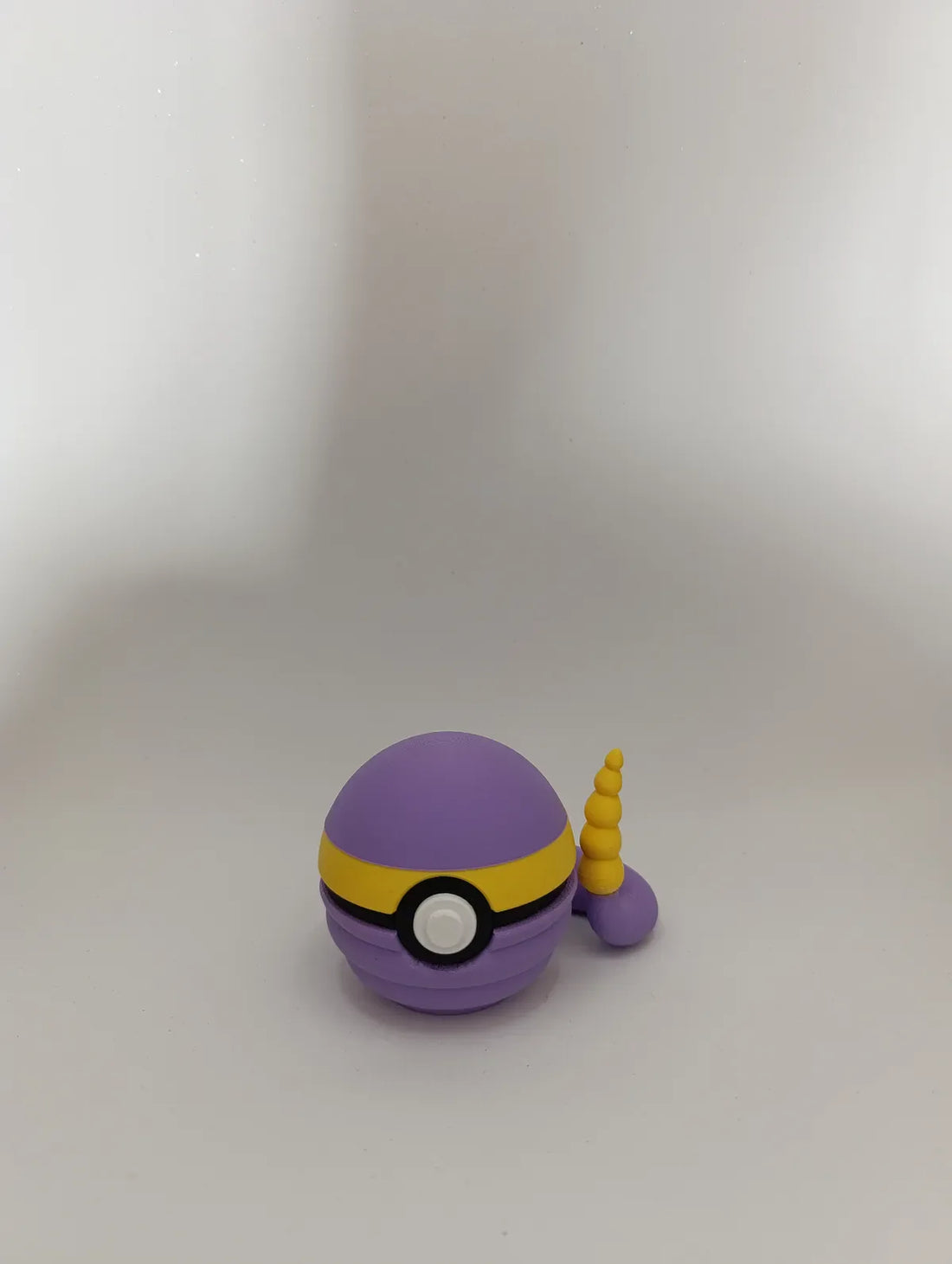 Poké Ball Ekans Réplica Premium Coleccionable