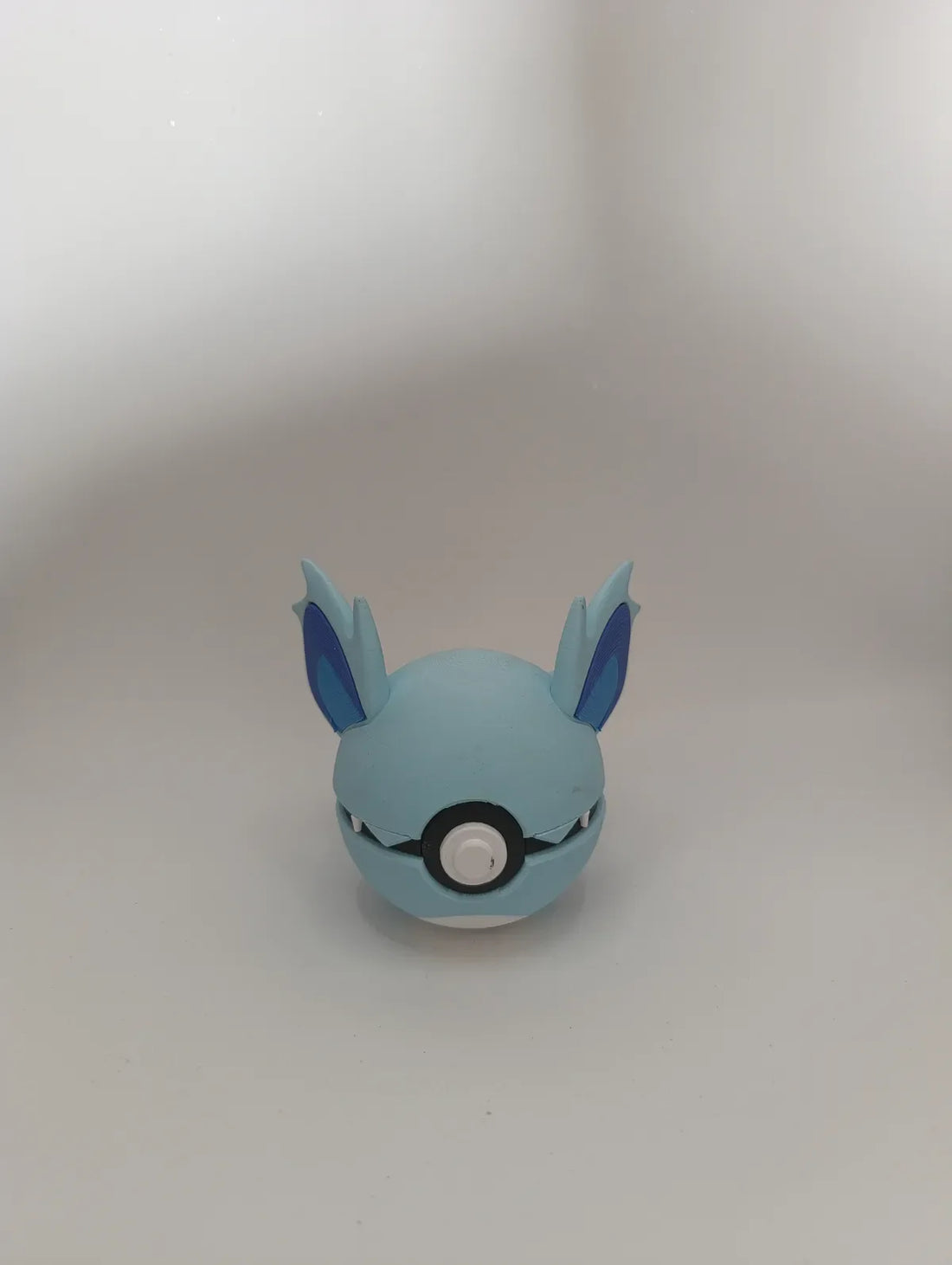 Poké Ball Nidorina Réplica Premium Coleccionable