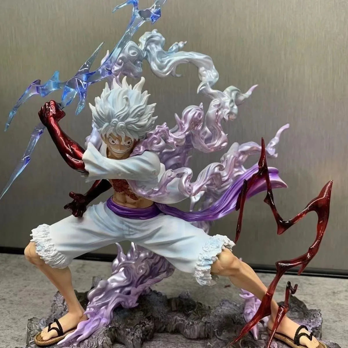 Figura One Piece Sun God Nika Luffy Gear 5 28cm